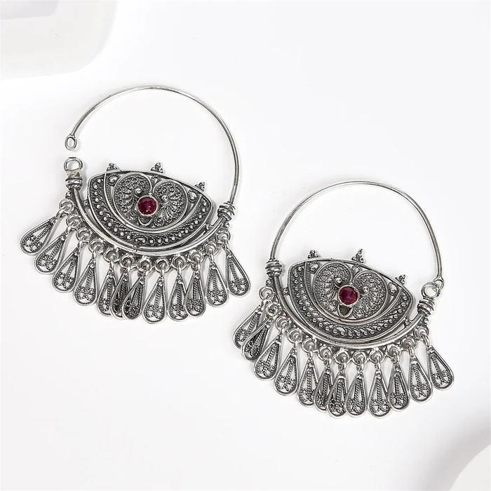 Серьги из серебра с корундом 2561