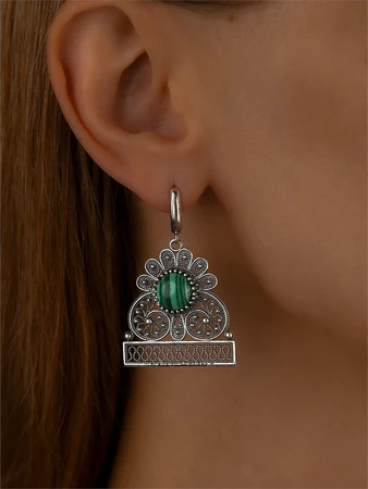 {{productViewItem.photos[photoViewList.activeNavIndex].Alt || productViewItem.photos[photoViewList.activeNavIndex].Description || 'Серьги из серебра с Малахитом'}}