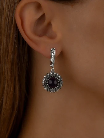 {{productViewItem.photos[photoViewList.activeNavIndex].Alt || productViewItem.photos[photoViewList.activeNavIndex].Description || 'Серьги из серебра с лазуритом'}}