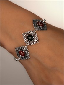 {{photo.Alt || photo.Description || 'Браслет из серебра с сердоликом и агатом'}}