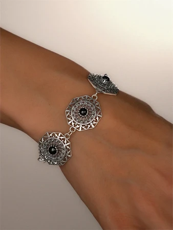 {{productViewItem.photos[photoViewList.activeNavIndex].Alt || productViewItem.photos[photoViewList.activeNavIndex].Description || 'Браслет из серебра с агатом в этно стиле'}}