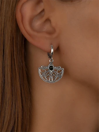 {{productViewItem.photos[photoViewList.activeNavIndex].Alt || productViewItem.photos[photoViewList.activeNavIndex].Description || 'Серьги из серебра с агатом'}}