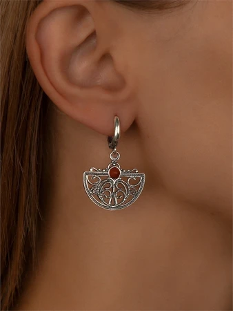 {{productViewItem.photos[photoViewList.activeNavIndex].Alt || productViewItem.photos[photoViewList.activeNavIndex].Description || 'Серьги из серебра с кораллом'}}