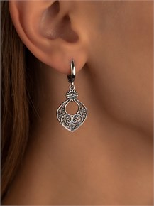 {{photo.Alt || photo.Description || 'Серьги из серебра с филигранью'}}