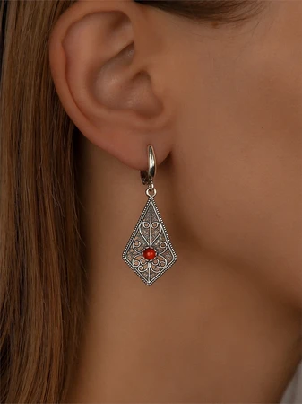 {{productViewItem.photos[photoViewList.activeNavIndex].Alt || productViewItem.photos[photoViewList.activeNavIndex].Description || 'Серьги из серебра с сердоликом'}}