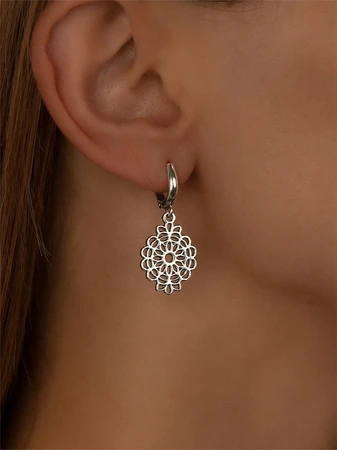 {{productViewItem.photos[photoViewList.activeNavIndex].Alt || productViewItem.photos[photoViewList.activeNavIndex].Description || 'Серьги из серебра'}}