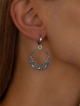 {{productViewItem.photos[photoViewList.activeNavIndex].Alt || productViewItem.photos[photoViewList.activeNavIndex].Description || 'Серьги из серебра с филигранью'}}