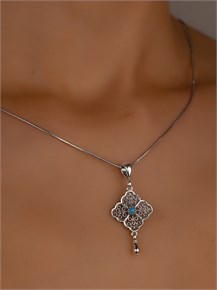 {{photo.Alt || photo.Description || 'Кулон из серебра с бирюзой'}}