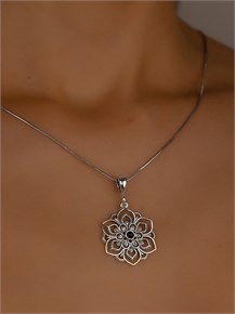 {{photo.Alt || photo.Description || 'Кулон из серебра с агатом'}}