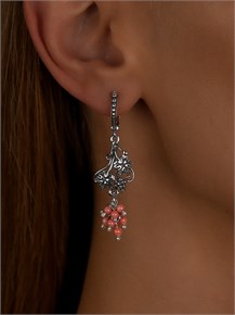 {{photo.Alt || photo.Description || 'Серьги из серебра с кораллом'}}