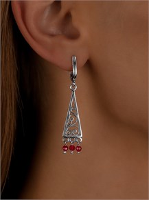 {{photo.Alt || photo.Description || 'Серьги из серебра с корундом'}}