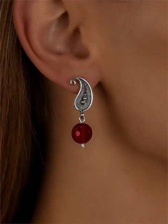 {{productViewItem.photos[photoViewList.activeNavIndex].Alt || productViewItem.photos[photoViewList.activeNavIndex].Description || 'Серьги из серебра с корундом'}}