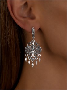 {{photo.Alt || photo.Description || 'Серьги из серебра с жемчугом'}}