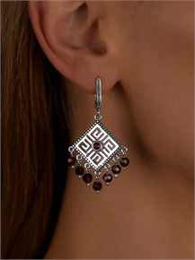 {{photo.Alt || photo.Description || 'Серьги из серебра с гранатом'}}