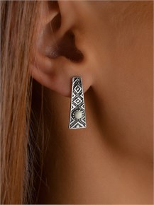 {{photo.Alt || photo.Description || 'Серьги из серебра с перламутром'}}