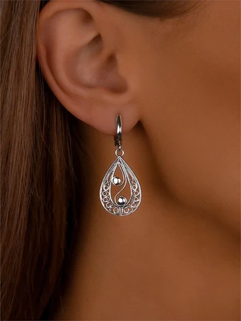 {{productViewItem.photos[photoViewList.activeNavIndex].Alt || productViewItem.photos[photoViewList.activeNavIndex].Description || 'Серьги из серебра'}}