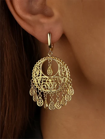 {{productViewItem.photos[photoViewList.activeNavIndex].Alt || productViewItem.photos[photoViewList.activeNavIndex].Description || 'Серьги из серебра с позолотой'}}