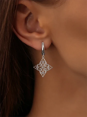 {{productViewItem.photos[photoViewList.activeNavIndex].Alt || productViewItem.photos[photoViewList.activeNavIndex].Description || 'Серьги из серебра'}}