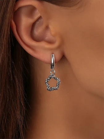 {{productViewItem.photos[photoViewList.activeNavIndex].Alt || productViewItem.photos[photoViewList.activeNavIndex].Description || 'Серьги из серебра'}}
