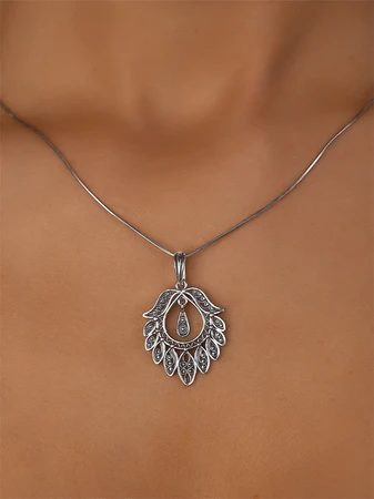 {{productViewItem.photos[photoViewList.activeNavIndex].Alt || productViewItem.photos[photoViewList.activeNavIndex].Description || 'Кулон из серебра'}}