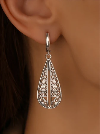 {{productViewItem.photos[photoViewList.activeNavIndex].Alt || productViewItem.photos[photoViewList.activeNavIndex].Description || 'Серьги из серебра'}}