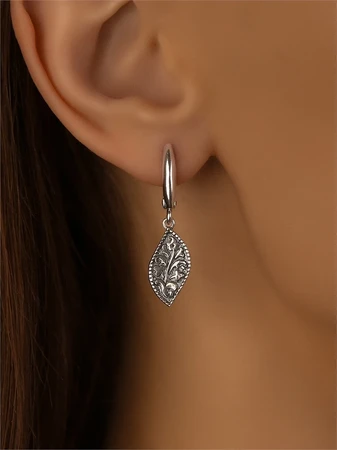 {{productViewItem.photos[photoViewList.activeNavIndex].Alt || productViewItem.photos[photoViewList.activeNavIndex].Description || 'Серьги из серебра'}}