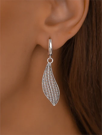 {{productViewItem.photos[photoViewList.activeNavIndex].Alt || productViewItem.photos[photoViewList.activeNavIndex].Description || 'Серьги из серебра'}}