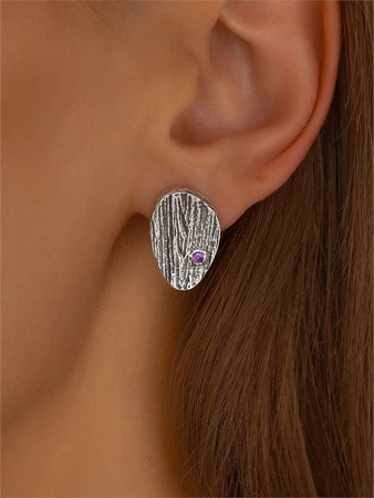 {{productViewItem.photos[photoViewList.activeNavIndex].Alt || productViewItem.photos[photoViewList.activeNavIndex].Description || 'Серьги из серебра с аметистом'}}