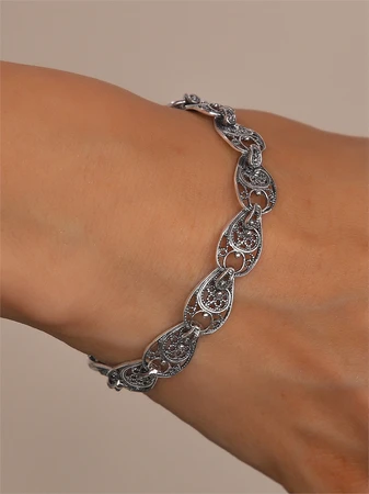 {{productViewItem.photos[photoViewList.activeNavIndex].Alt || productViewItem.photos[photoViewList.activeNavIndex].Description || 'Серьги из серебра'}}
