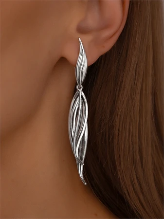{{productViewItem.photos[photoViewList.activeNavIndex].Alt || productViewItem.photos[photoViewList.activeNavIndex].Description || 'Серьги из серебра'}}