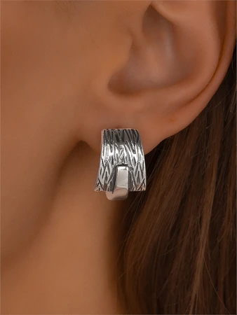 {{productViewItem.photos[photoViewList.activeNavIndex].Alt || productViewItem.photos[photoViewList.activeNavIndex].Description || 'Серьги из серебра'}}