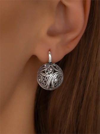 {{productViewItem.photos[photoViewList.activeNavIndex].Alt || productViewItem.photos[photoViewList.activeNavIndex].Description || 'Серьги из серебра'}}