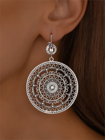 {{productViewItem.photos[photoViewList.activeNavIndex].Alt || productViewItem.photos[photoViewList.activeNavIndex].Description || 'Серьги из серебра круглые'}}