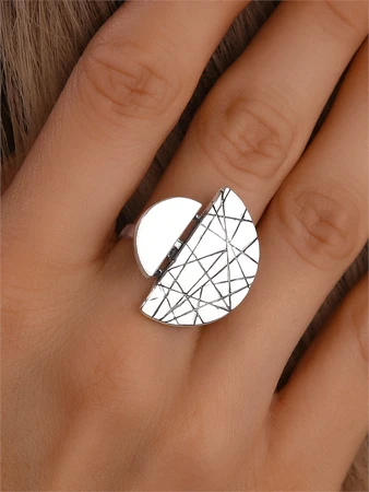{{productViewItem.photos[photoViewList.activeNavIndex].Alt || productViewItem.photos[photoViewList.activeNavIndex].Description || 'Кольцо из серебра'}}