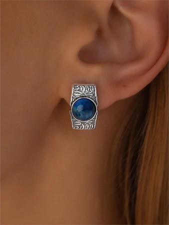 {{productViewItem.photos[photoViewList.activeNavIndex].Alt || productViewItem.photos[photoViewList.activeNavIndex].Description || 'Серьги из серебра с синим агатом'}}