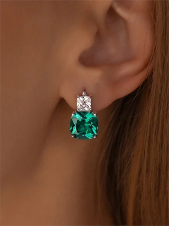 {{productViewItem.photos[photoViewList.activeNavIndex].Alt || productViewItem.photos[photoViewList.activeNavIndex].Description || 'Серьги из серебра с фианитами'}}