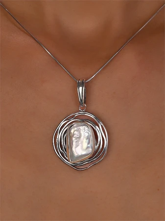 {{productViewItem.photos[photoViewList.activeNavIndex].Alt || productViewItem.photos[photoViewList.activeNavIndex].Description || 'Подвеска из серебра с жемчугом'}}