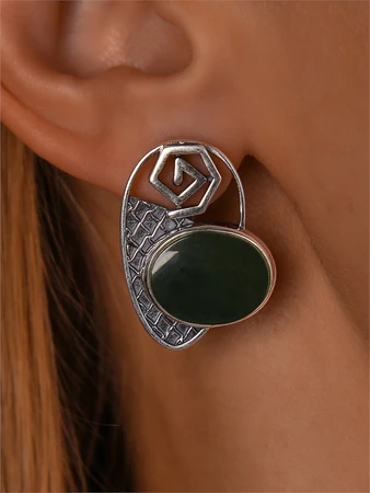 {{productViewItem.photos[photoViewList.activeNavIndex].Alt || productViewItem.photos[photoViewList.activeNavIndex].Description || 'Серьги из серебра с нефритом'}}