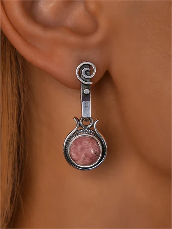 {{productViewItem.photos[photoViewList.activeNavIndex].Alt || productViewItem.photos[photoViewList.activeNavIndex].Description || 'Серьги из серебра с родохрозитом'}}