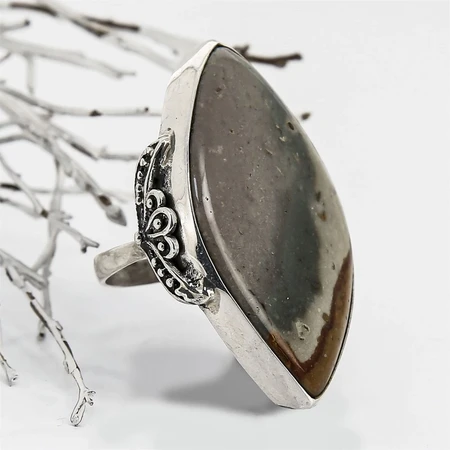 {{productViewItem.photos[photoViewList.activeNavIndex].Alt || productViewItem.photos[photoViewList.activeNavIndex].Description || 'Кольцо из серебра с яшмой'}}