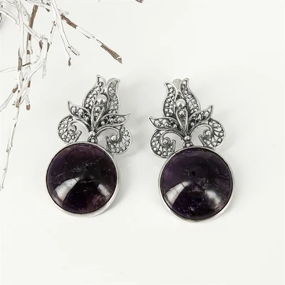 {{productViewItem.photos[photoViewList.activeNavIndex].Alt || productViewItem.photos[photoViewList.activeNavIndex].Description || 'Серьги из серебра с аметистом'}}