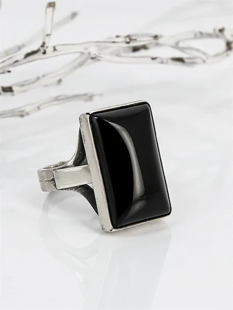 {{productViewItem.photos[photoViewList.activeNavIndex].Alt || productViewItem.photos[photoViewList.activeNavIndex].Description || 'Кольцо из серебра с агатом'}}