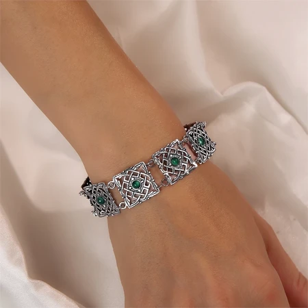 {{productViewItem.photos[photoViewList.activeNavIndex].Alt || productViewItem.photos[photoViewList.activeNavIndex].Description || 'Браслет из серебра с хризопразом'}}