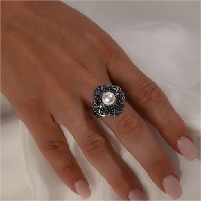 {{photo.Alt || photo.Description || 'Кольцо из серебра с жемчугом'}}