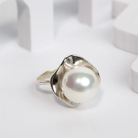 {{productViewItem.photos[photoViewList.activeNavIndex].Alt || productViewItem.photos[photoViewList.activeNavIndex].Description || 'Кольцо из серебра с майоркой'}}