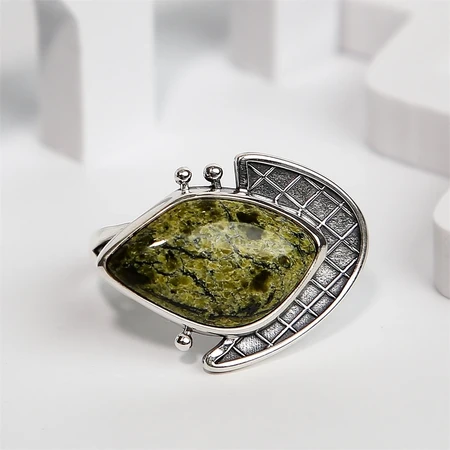 {{productViewItem.photos[photoViewList.activeNavIndex].Alt || productViewItem.photos[photoViewList.activeNavIndex].Description || 'Кольцо из серебра с змеевиком'}}