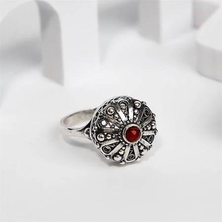 {{productViewItem.photos[photoViewList.activeNavIndex].Alt || productViewItem.photos[photoViewList.activeNavIndex].Description || 'Кольцо из серебра с сердоликом'}}