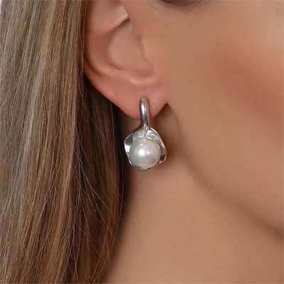 {{productViewItem.photos[photoViewList.activeNavIndex].Alt || productViewItem.photos[photoViewList.activeNavIndex].Description || 'Серьги из серебра с жемчугом Майорка'}}