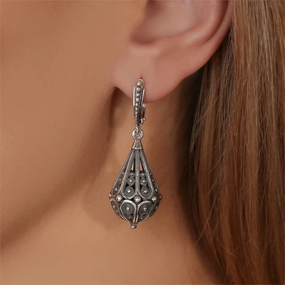 {{productViewItem.photos[photoViewList.activeNavIndex].Alt || productViewItem.photos[photoViewList.activeNavIndex].Description || 'Серьги из серебра'}}