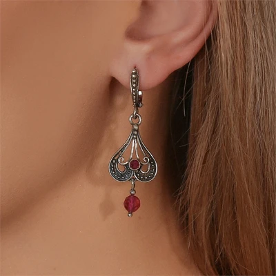 {{productViewItem.photos[photoViewList.activeNavIndex].Alt || productViewItem.photos[photoViewList.activeNavIndex].Description || 'Серьги из серебра с рубином'}}